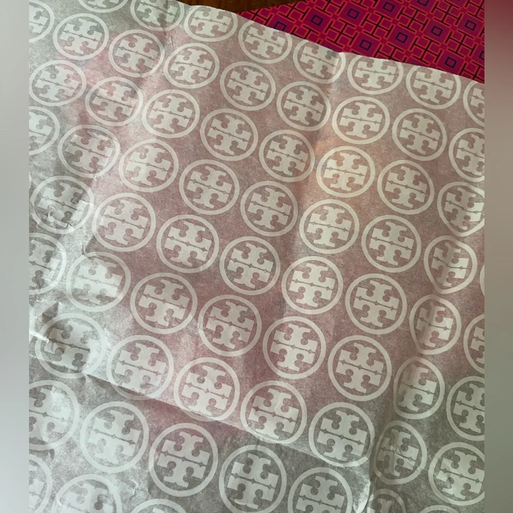 New 2025 season! Tory Burch LARGE gift bag. Newest style tan color, green ribbon